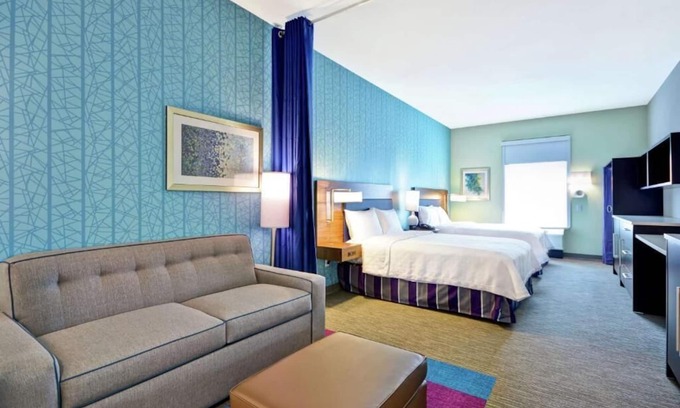 Ferry Pass Hotel | Urban Retreat! BBQ Facilities, Onsite Pool, Pets Allowed, Near Five Flags!