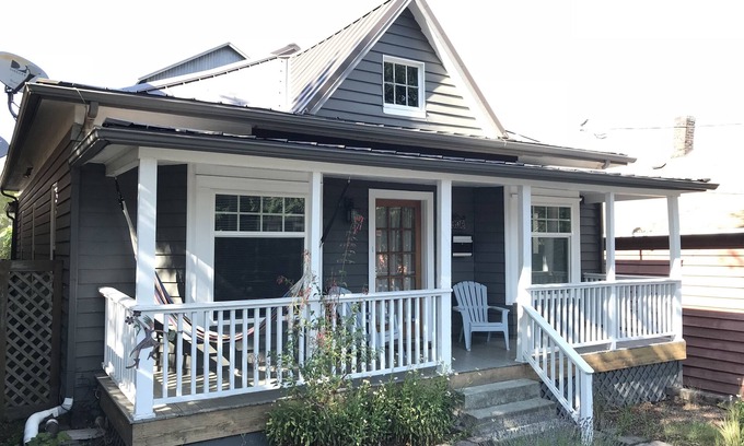 Minor House | Urban Retreat! Sauna-Updated Craftsman Private Backyard! Pet friendly! Discounts