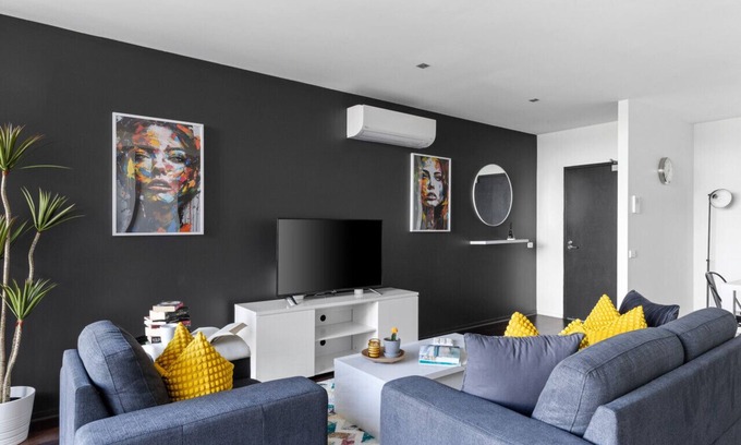 Richmond North Apartment | Urban Uptown: Stylish Richmond