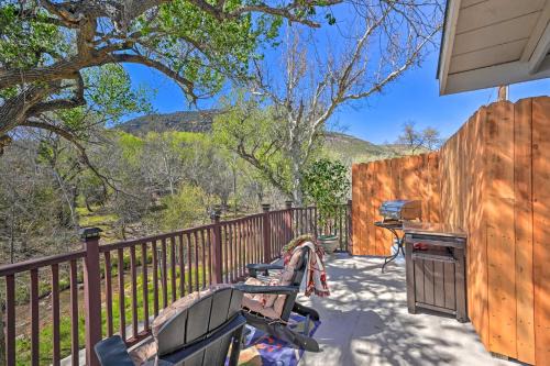 Payson Apartment | Riverside Tree House Suite with Balcony and Grill