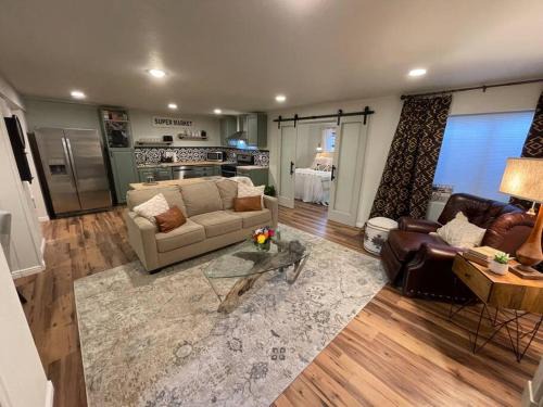 Scera Park South Apartment | Utah Valley Retreat - Luxurious Self check-in Apt, UVU BYU, EV Charge
