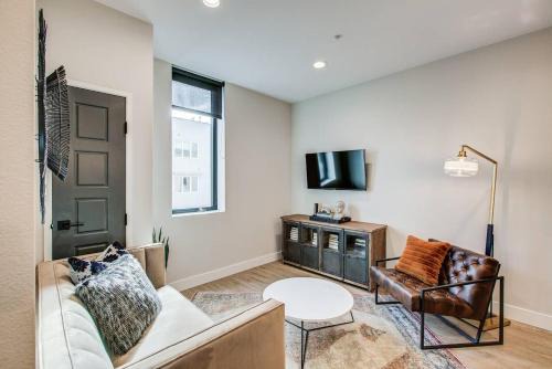 Berkeley Apartment | UTICA 2 Bedroom 1 Bath with Full Kitchen