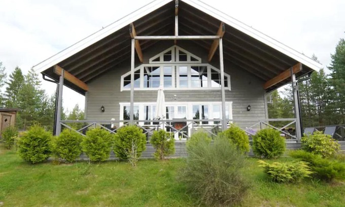 Torsby House | Utsikten - Ny flott hytte, Privat Badstue, Spabad!