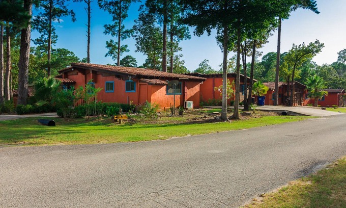 Brookeland House | V#2 Sam Rayburn Getaway- Best value in town Vacation/fishing- Up to 6 guests