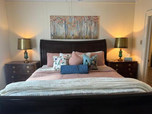Sayles Blvd. Area House | V's Iris Haven