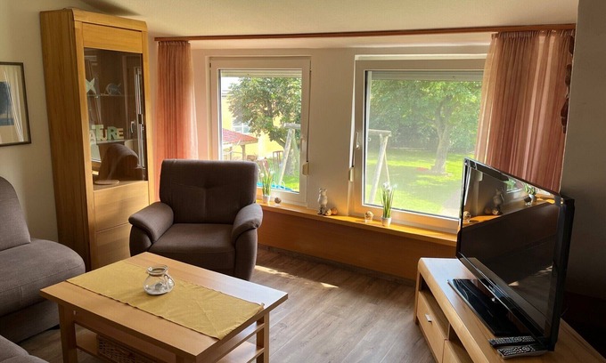 Hamswehrum Apartment | Vacation apartment for 4 people (+ two babies/toddlers) with very large garden