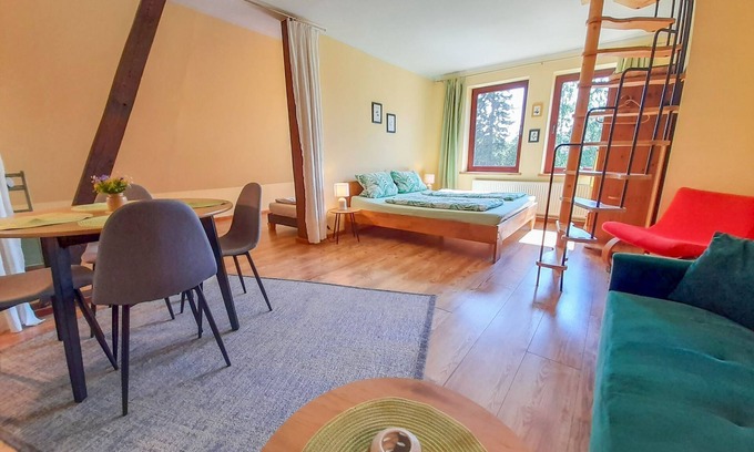 Ahrenshagen-Daskow Apartment | Vacation apartment 2 - Holiday apartments on the edge of the forest