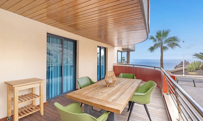 Puerto de Santiago Apartment | Vacation Apartment 'Balcón De Los Gigantes' with Sea View, Wi-Fi and Air Conditioning