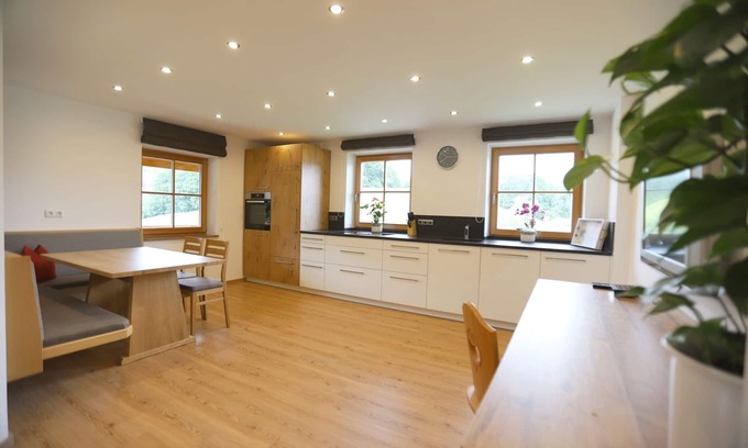 Marktschellenberg Apartment | Vacation apartment Kehlstein 90 sqm with 2 bedrooms and balcony