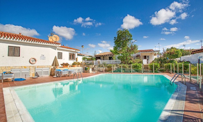 Playa del Ingles House | Vacation Apartment 'Sunset House Maspalomas' with Shared Pool and Wi-Fi