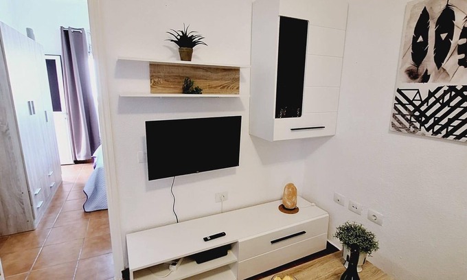 Playa San Juan Apartment | Vacation Apartment 'Apartamento Rosa Beach' with Balcony and Wi-Fi