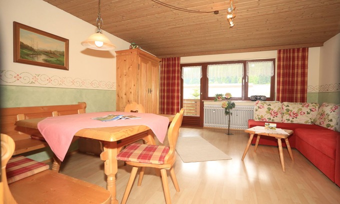 Siegsdorf Apartment | Vacation apartment 1, 100 sqm, 3 bedrooms, south-facing balcony