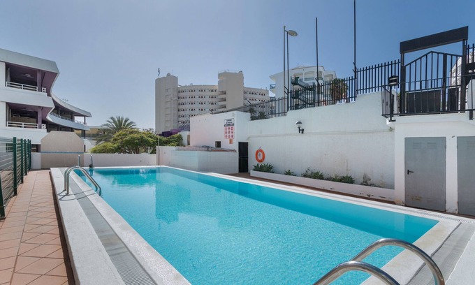 Playa del Ingles Apartment | Vacation Apartment 'Apartamento Yumbo Centro' with Shared Pool, Private Balcony and Wi-Fi