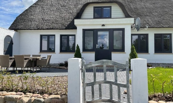 Brodersby Apartment | Vacation apartment "Burgerwiese" in Brodersby-Burg, 4 persons + 1 dog