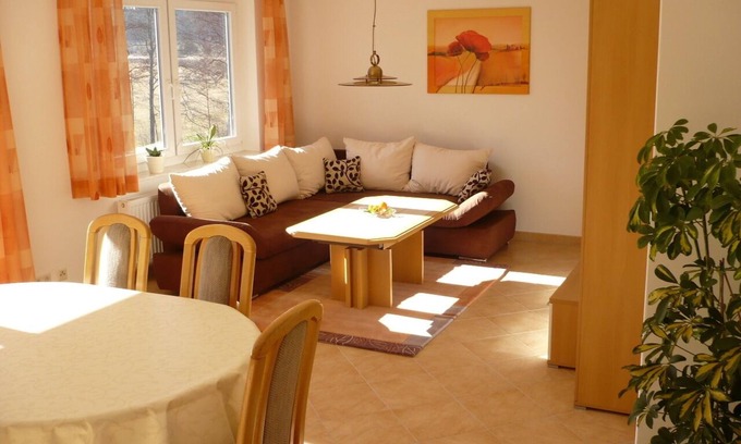 Hubertshofen Condo | Vacation apartment with lake view