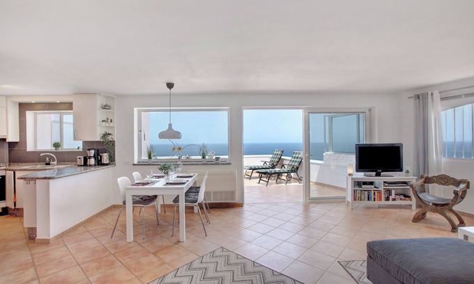 Los Realejos Apartment | Vacation Apartment 'Apartment Seaside' with Sea View, Wi-Fi and Air Conditioning
