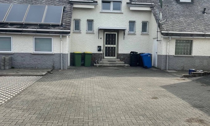 Burbach Apartment | Vacation apartment for the whole team directly on the A45 highway