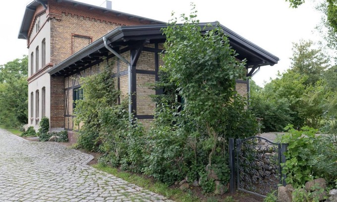 Wallsbull Apartment | Vacation apartment goods shed