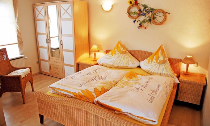Seedorf Apartment | Vacation apartment Sonnenblume with lake view and terrace - Appartementhaus zur