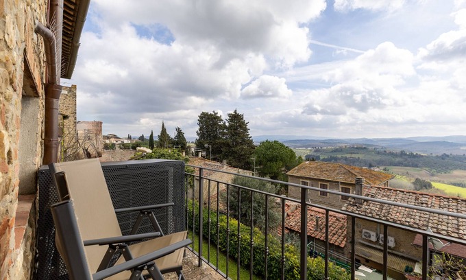 Barberino Tavarnelle House | Vacation Home "Antiche Mura" with Balcony, Shared Pool & Wi-Fi