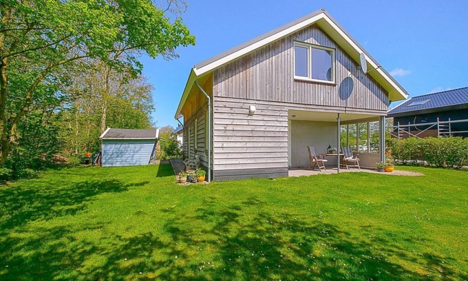 Julianadorp aan zee House | Vacation home Zeevogel: Quiet and Green Stay at Park de Keizerskroon in Julianadorp aan Zee, Close to Beach and Center for a Perfect Vacation!