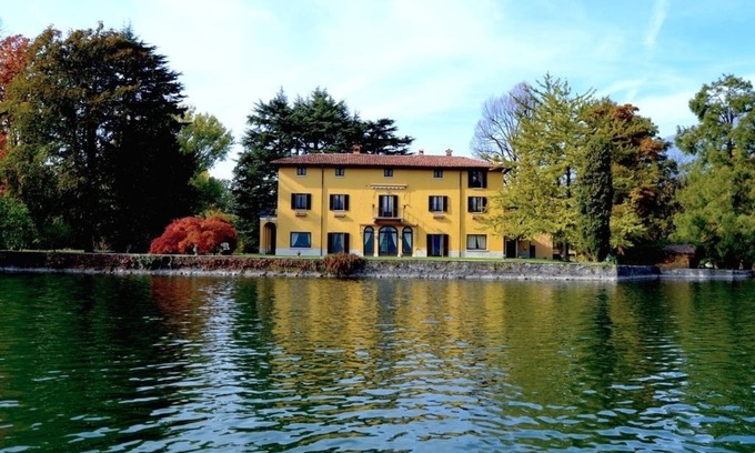 Annone di Brianza Villa | vacation holiday large villa rental italy, lake district, lake annone, near milan, lecco, pool, air conditioning, lakesi