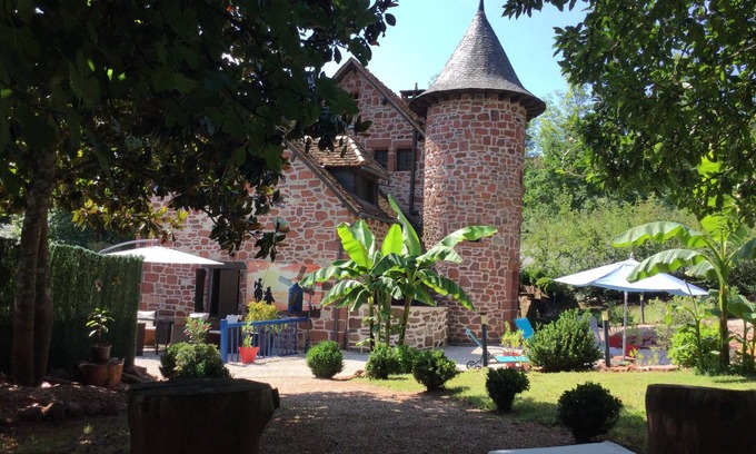 Collonges-la-Rouge House | VACATION HOME IN COLLONGES LA ROUGE