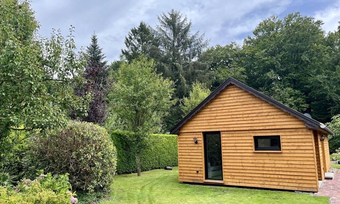 Wiefelstede House | Vacation home "Blockhaus am Waldrand" - vacation home, shower and bath, WC