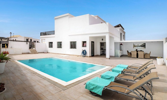Tahiche House | Vacation Home 'Casa Africa' with Mountain View, Private Pool and Wi-Fi