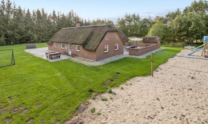 Husby House | Vacation home "Enny" - 2.5km from the sea in Western Jutland in Ulfborg - 14 persons, 6 bedrooms