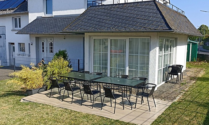 Hohn House | Vacation home for up to 13 people 5 bedrooms fenced garden