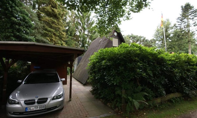 Wiefelstede House | Vacation home "Haus am See" - Holiday home, shower, WC