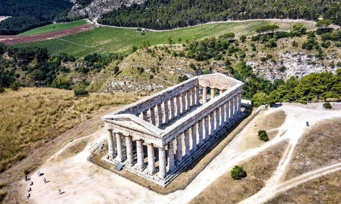 Calatafimi House | Vacation Home "Helimos Segesta" with Mountain View, Private Terrace & Wi-Fi