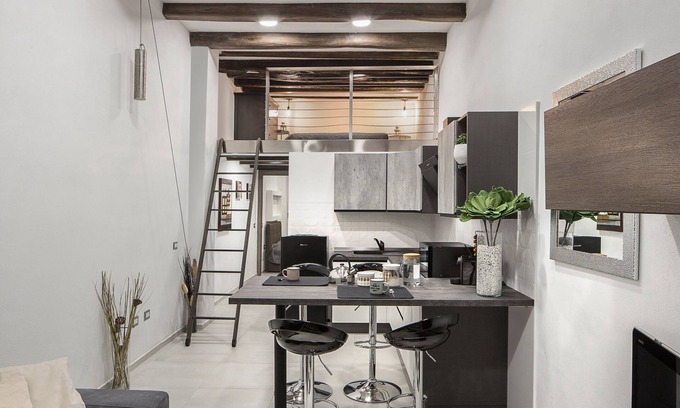 Historic Castle District House | Vacation Home "Host 98" in the Old Town of Cagliari with Wi-Fi