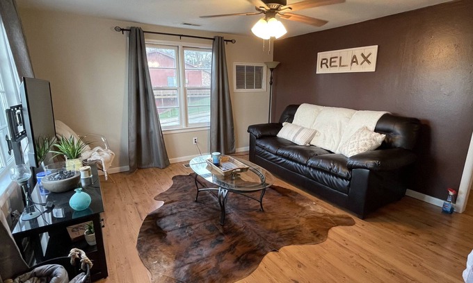 Eminence House | Vacation Home in the heart of eminence