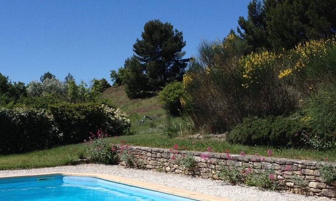Rustrel Villa | Vacation home in the Luberon with swimming pool and large garden.
