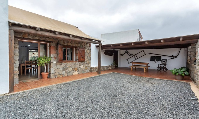 Betancuria House | Vacation Home 'La Casilleta' with Mountain View, Wi-Fi and Air Conditioning