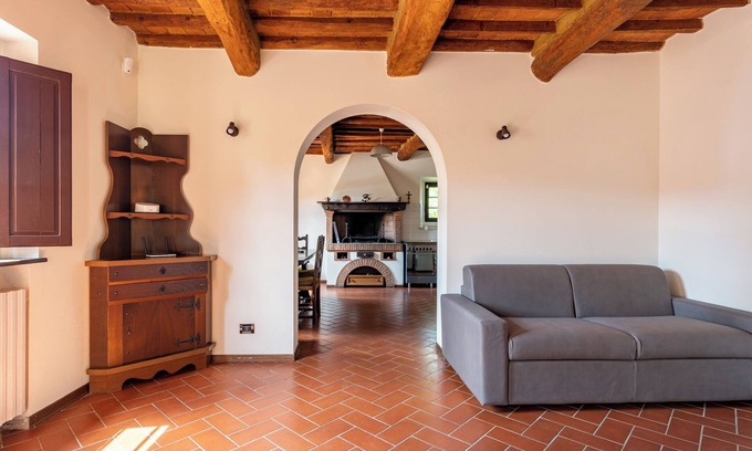 Montecarlo House | Vacation Home 'La Casina di Elisa' with Private Garden & Wi-Fi