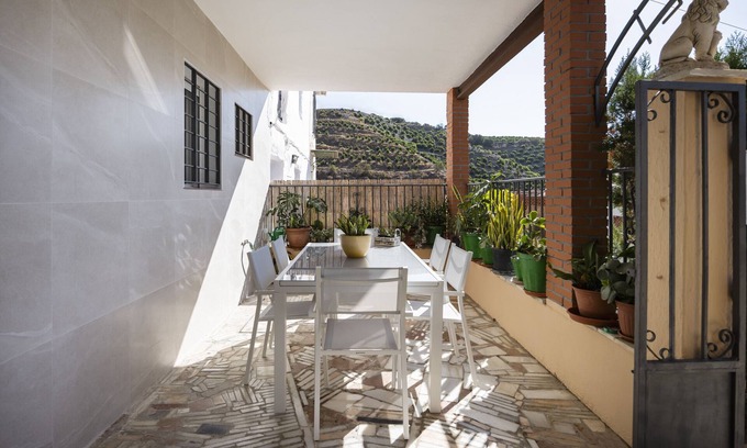 Vinuela House | Vacation home 'La Villa Luci' in Viñuela (Málaga) with mountain views and close to the sea