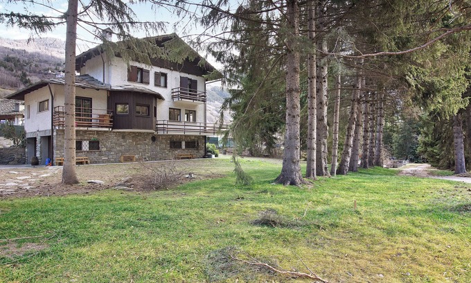 Morgex House | Vacation Home "Maison La Truite" with Mountain View, Private Terrace & 4 Balconies