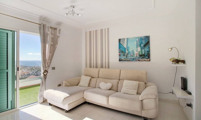Arguineguin House | Vacation Home 'Maravillosas Vistas ' with Sea View, Terrace, Balcony & Wi-Fi