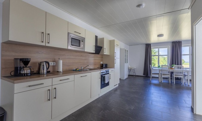 Idafehn Apartment | Vacation home Natura in a beautiful nature reserve, wifi and a view of the countryside