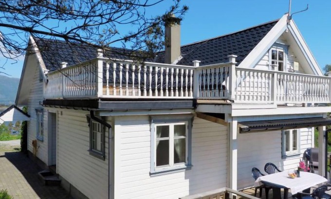 Tysnes House | Vacation home Nyborg (FJH632) in Onarheim - 10 persons, 4 bedrooms