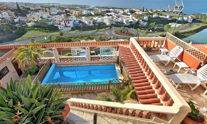 Tejina Villa | Vacation Home Petite Paradise with Sea View, Pool & Wi-Fi