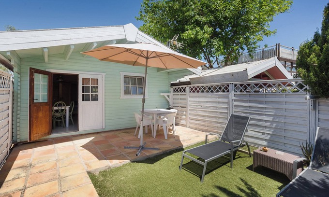 Oliva House | Vacation Home "Piano" near Beach with Shared Pool & Wi-Fi