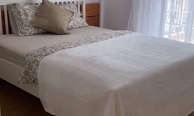 Cabrita House | Vacation home right by the sea with a view of Gibraltar