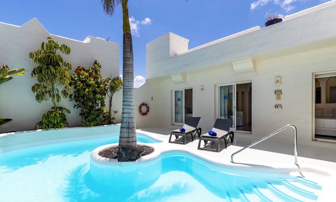 Geafond Villa | Vacation Home 'Villa 913' with Mountain View, Pool & Wi-Fi