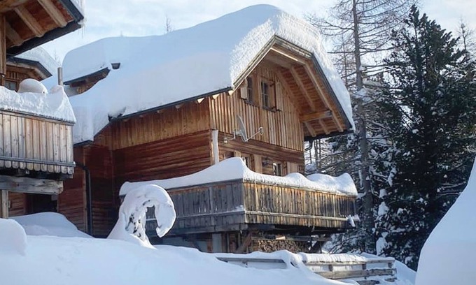 Reichenau House | Vacation home1800m, near ski lift, wooden stove, W-LAN, desk, outdoor sauna