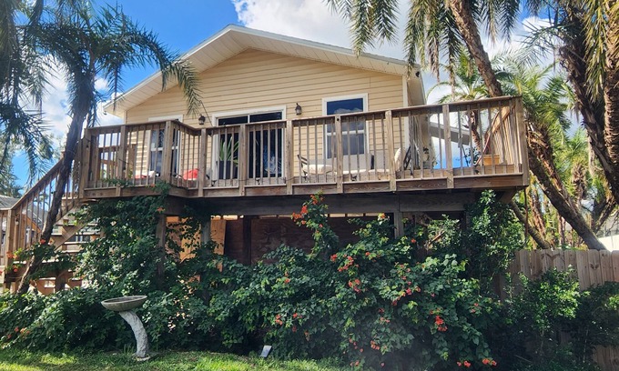 San Carlos Park House | Vacation is where memories are made at your own Tropical Oasis.