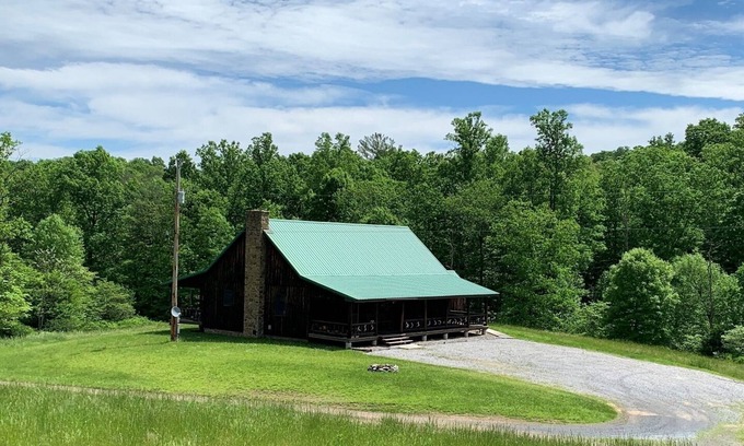 Hopewell Cabin | Vacation Lodge ,Near Raystown Lake and Historical Bedford